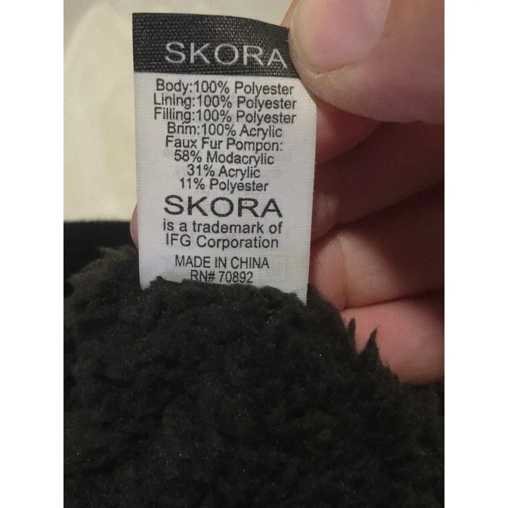 Skora Black Quilted Puffer Beanie Hat Faux Fur Pom Pom Fleece Lined NWT One Size